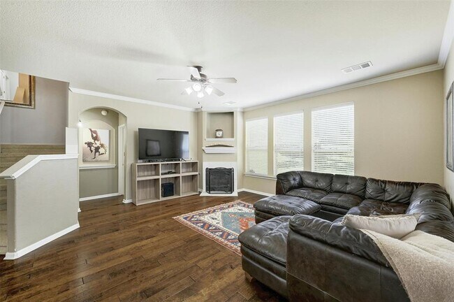 Foto del edificio - 370 Lexington Dr