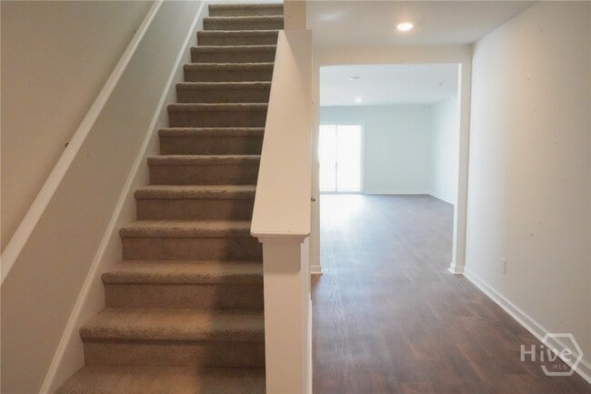 Building Photo - 491 Coconut Dr