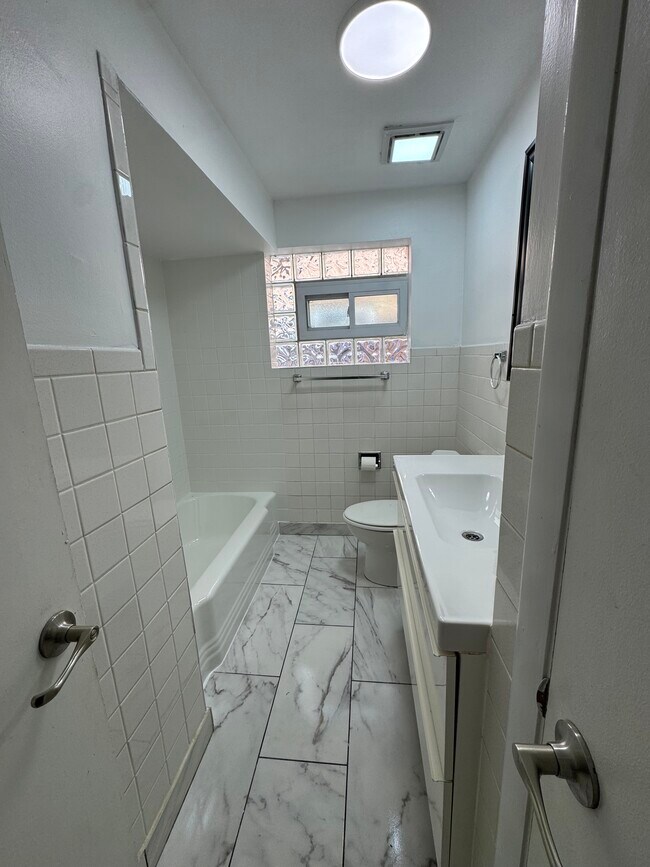 Foto del edificio - 7233 38th Pl