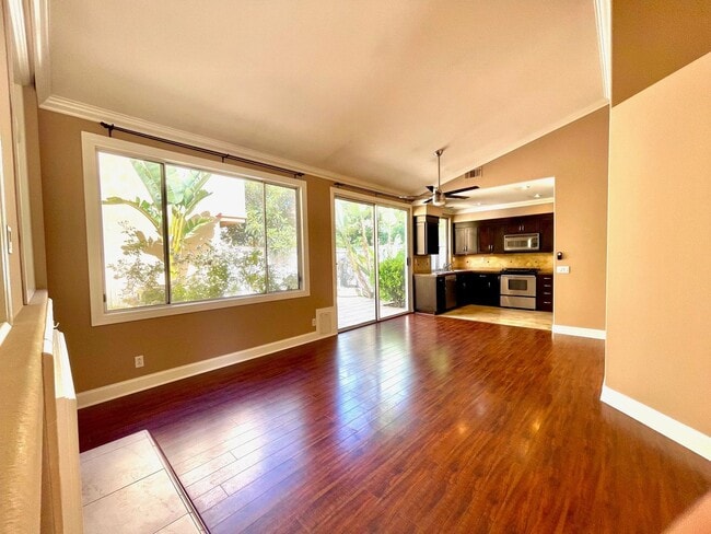 Foto del edificio - Beautiful Single Story in Irvine!