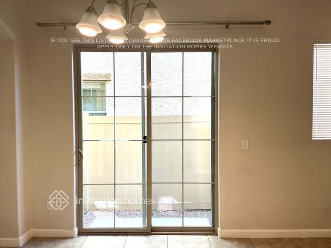 Building Photo - 1367 S Country Club Dr