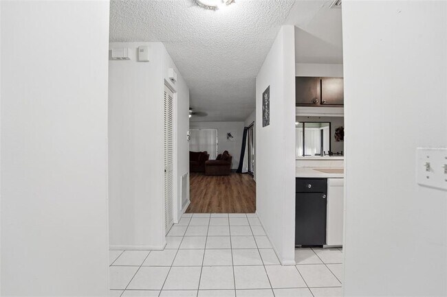 Foto del edificio - 5080 Barrington Cir