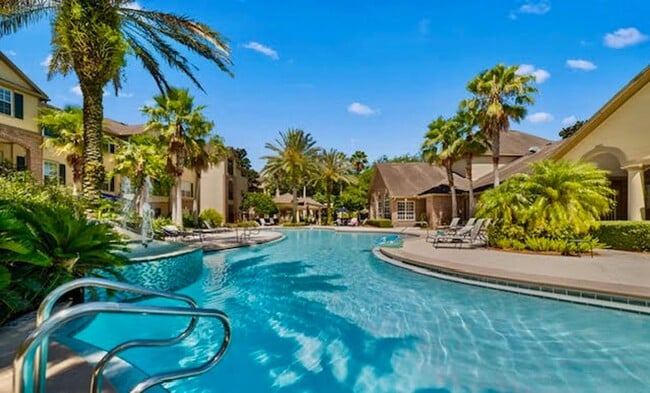 Building Photo - Awesome 3/2 Condo w/ a garage Gate Parkway...