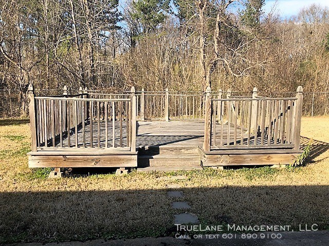 Building Photo - 4690 Village Dr