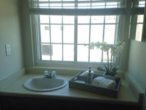 Building Photo - 2929 Ross Dr