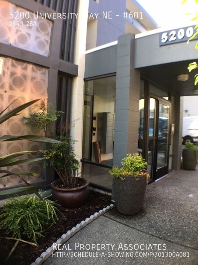 Building Photo - ***VIEW VIEW VIEW*** TOP FLOOR Corner S. F...