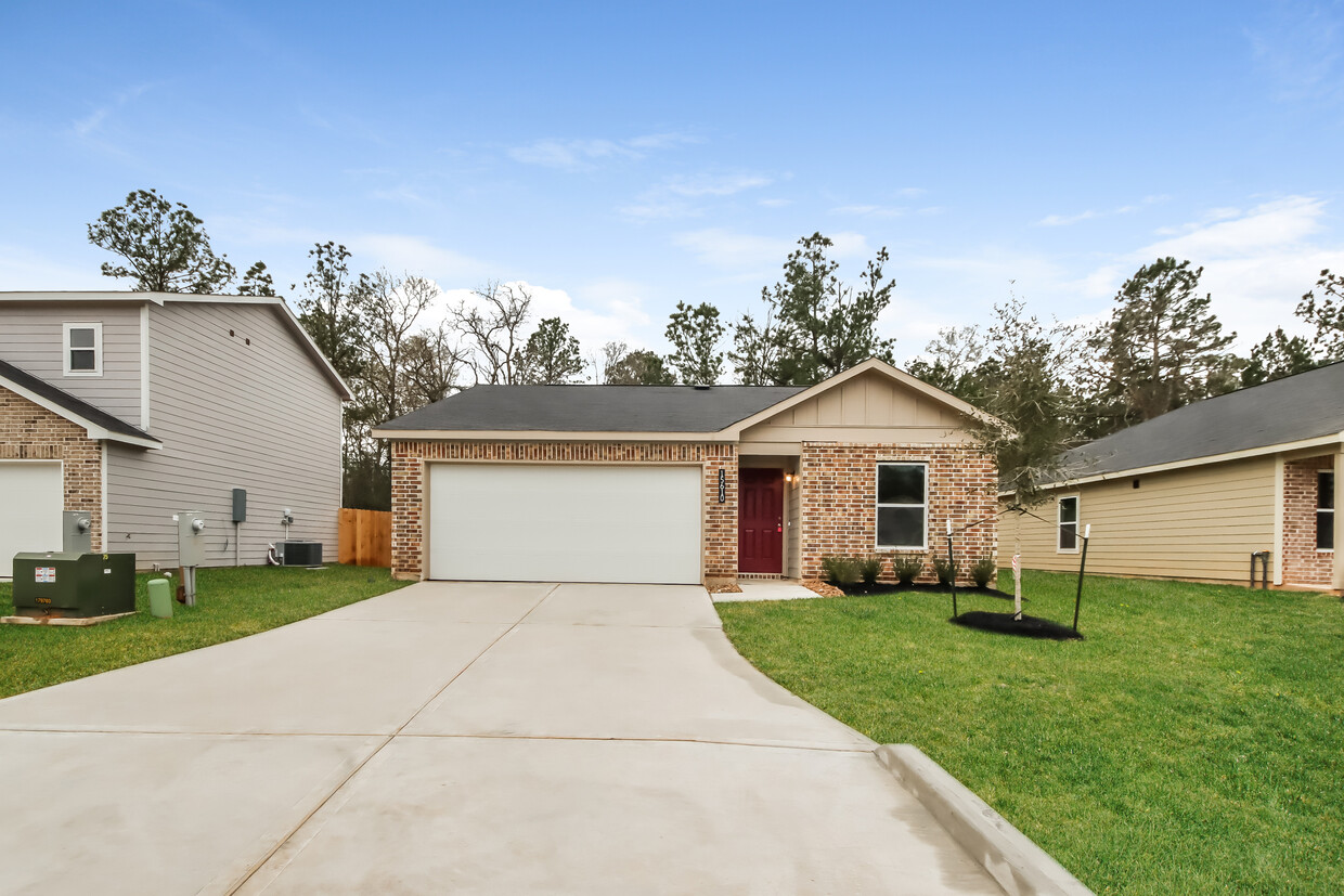 Foto principal - 15610 Briar Forest Dr