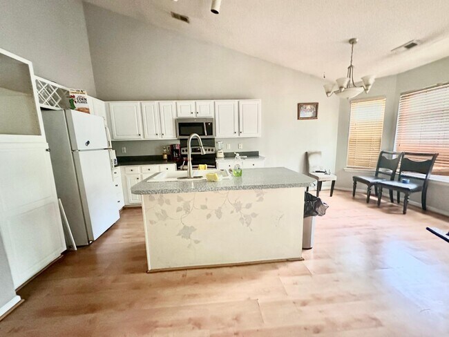 Building Photo - 12810 English Walnut Ln