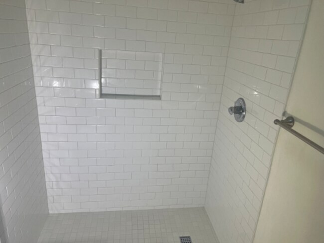 Foto del edificio - 2110 N Bell Ave