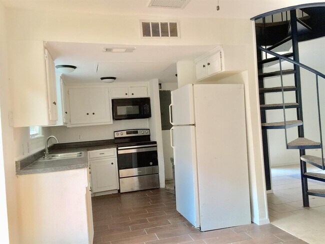 Building Photo - 12806 Pandora Dr