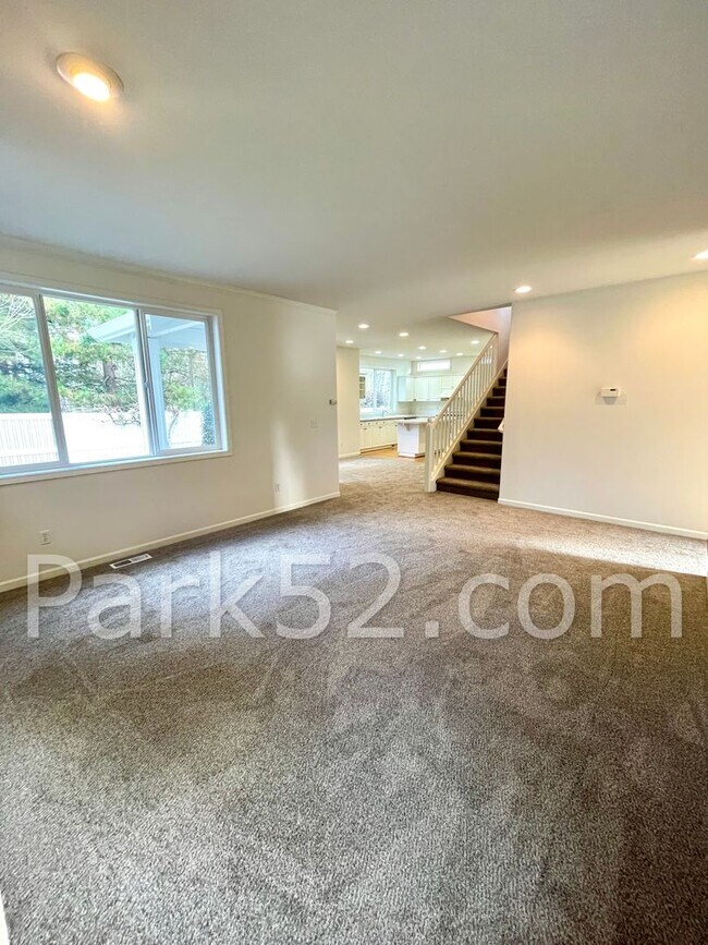 Foto del edificio - University Place Single Family in Gated Community