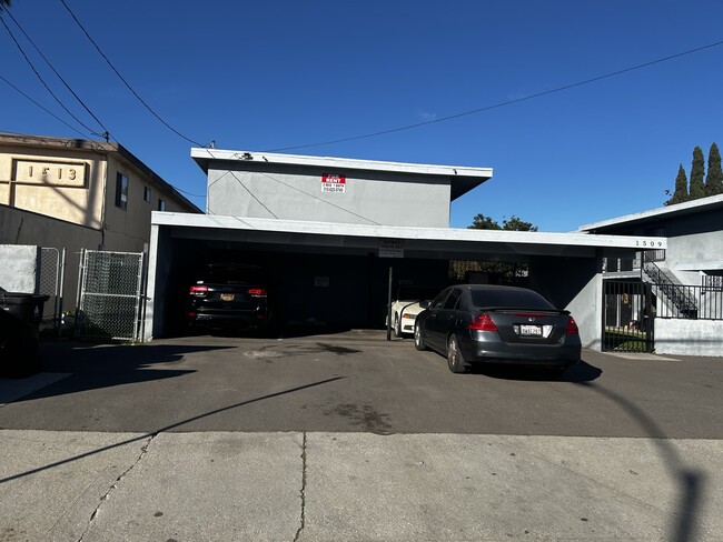 ESTACIONAMIENTO CUBIERTO - 1505 Del Amo Blvd