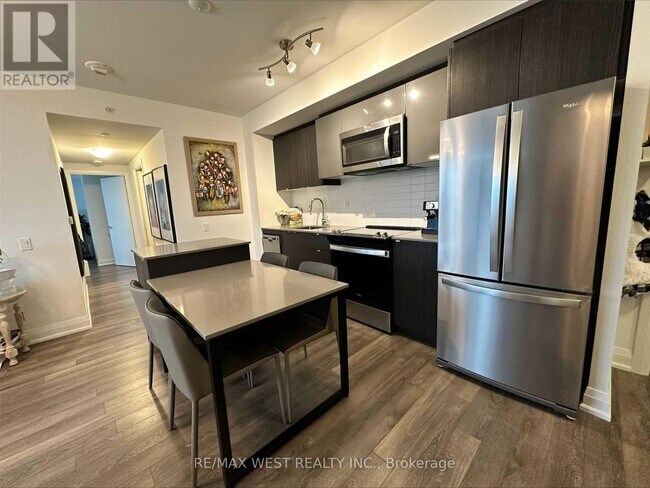 Photo du bâtiment - 1461 Lawrence Ave W