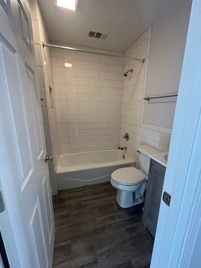 Baño - 1371 Shirley St