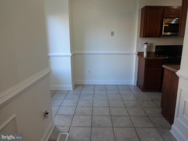 Building Photo - 2829 Cambridge Dr