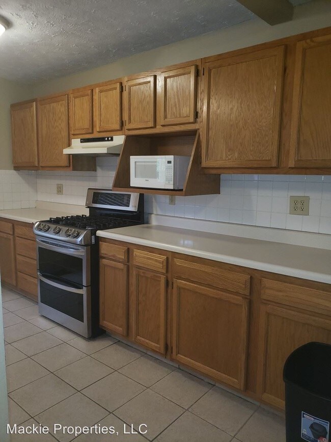 Building Photo - 4 br, 2 bath House - 106 South Clark Street