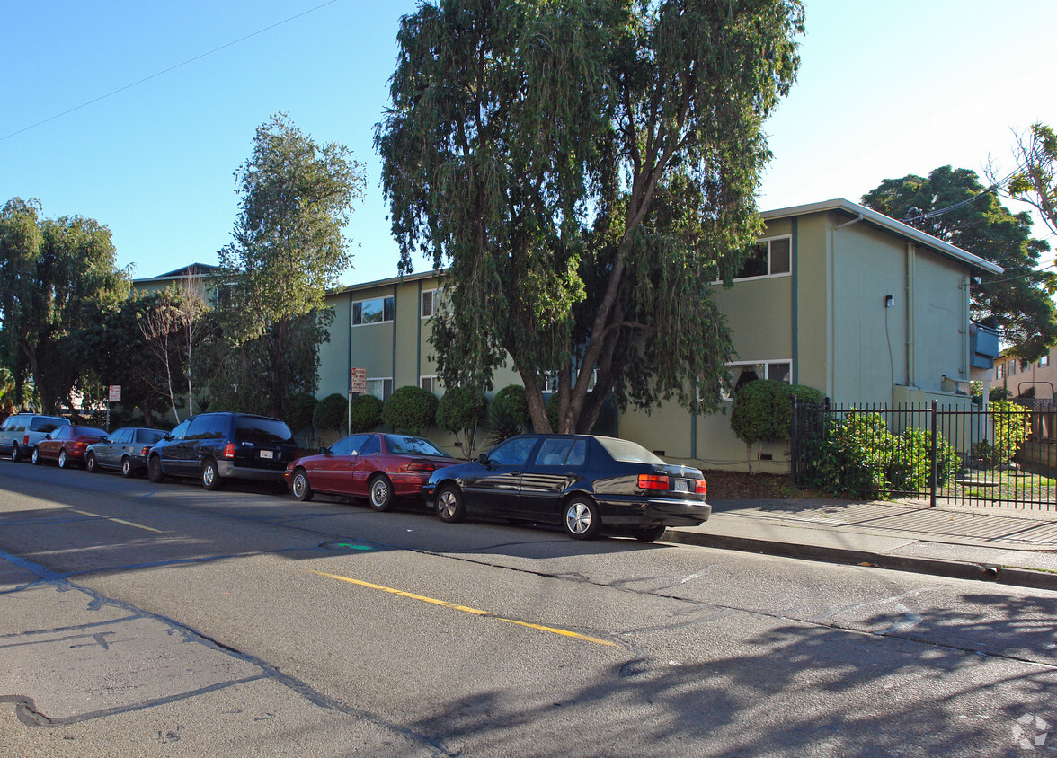 Building Photo - Bayview Apartments