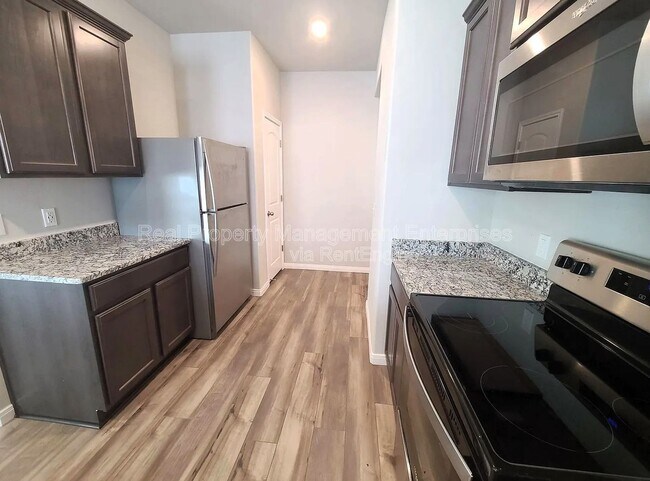 Foto del edificio - 1701 Crimson Lake Blvd