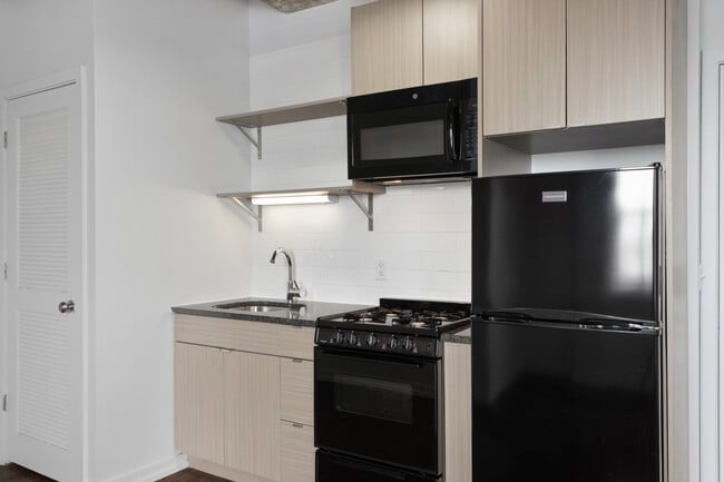 Foto del edificio - 1325 W Wilson Ave