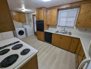 Building Photo - 186 E 700 N