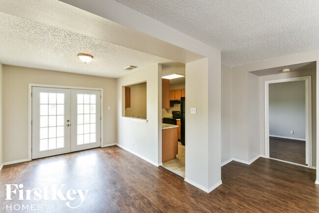 Foto del edificio - 4515 Misty Springs Dr