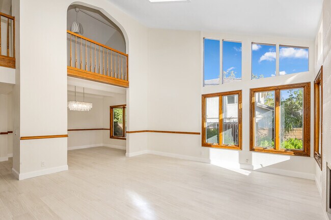 Living Room, Dinning Room, Open Loft - 28271 Leticia