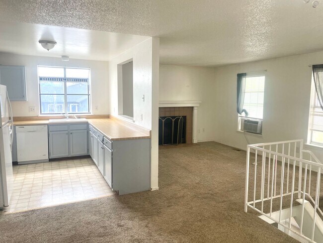 Building Photo - 4bd, 2ba Single family home for rent in Co...