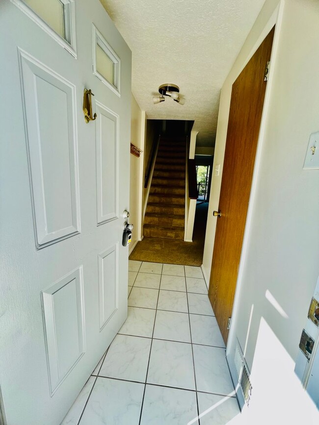 Building Photo - 2 Bed 1.5 Bath- Oakdale PA! Hawthorne Vill...