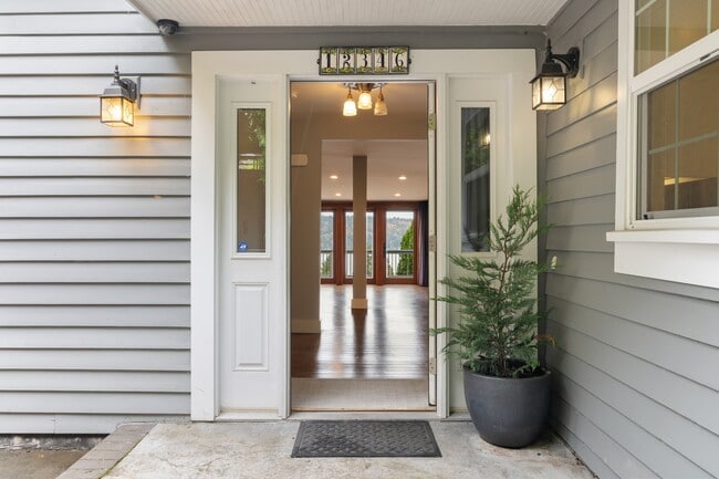 Foto del edificio - 12346 Sand Point Way NE