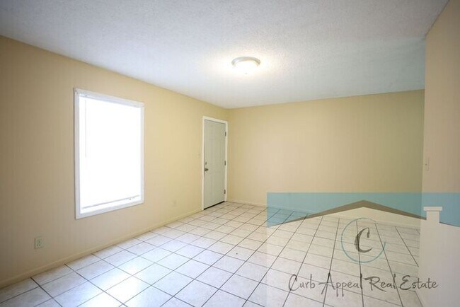 Foto del edificio - Spacious 1 bed /1 full bath apt