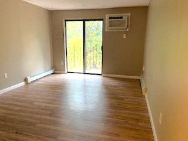 Foto del edificio - 1375 Bodwell Rd