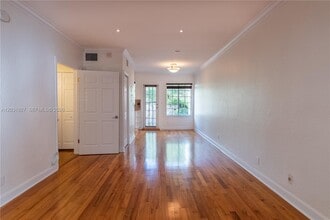 Building Photo - 15 Madeira Ave