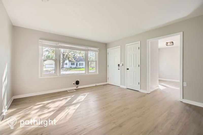 Foto principal - 7338 Elliot Ave