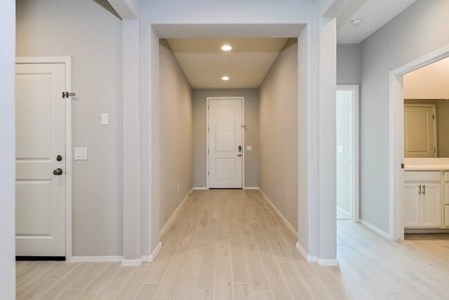 Building Photo - 13875 E Silver Pne Trl