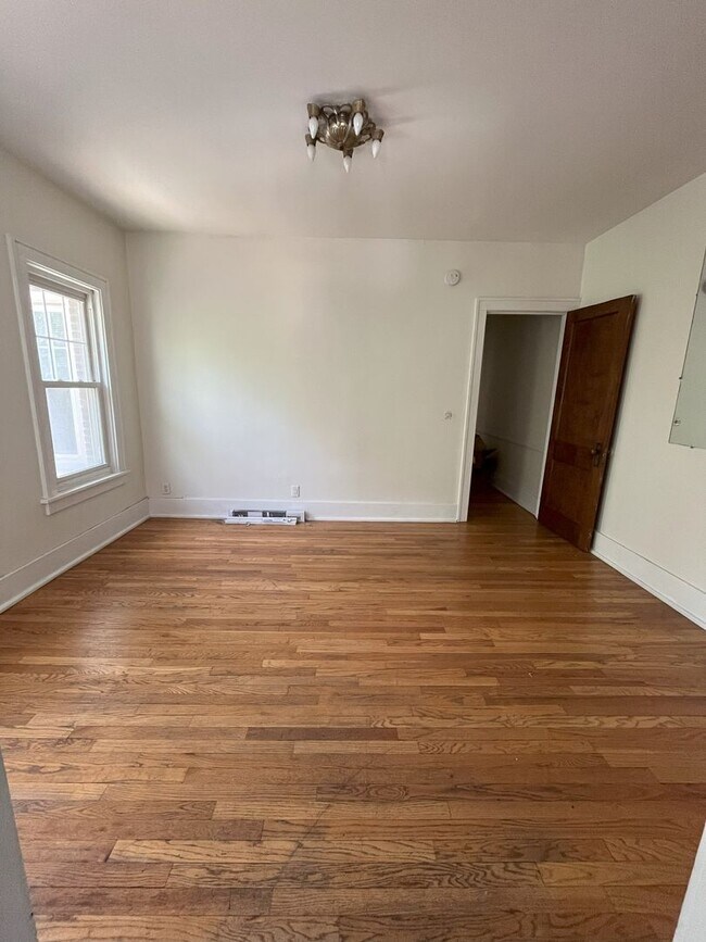 Foto del edificio - 2523 N Brady St