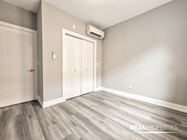 Foto del edificio - 3937 N Janssen Ave
