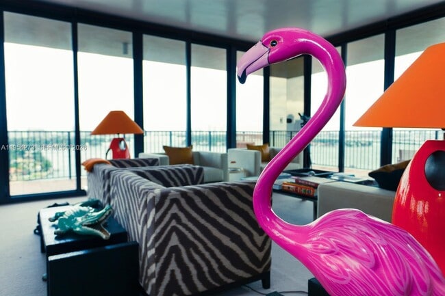 Building Photo - 1000 Venetian Way