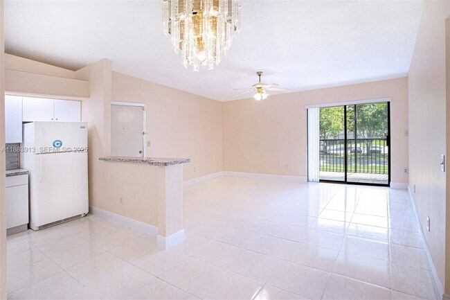 Foto del edificio - 9711 W McNab Rd