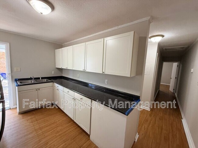 Foto del edificio - 2418 Owen St