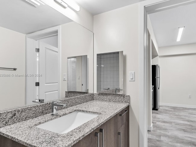 Foto del edificio - 400 NW 112th Ave