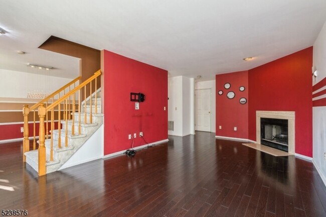 Building Photo - 192 Barclay Ct