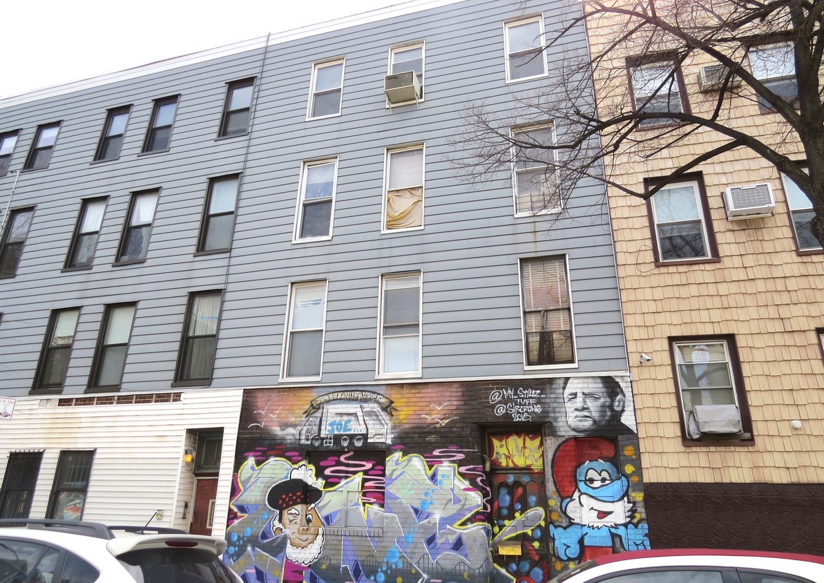 Primary Photo - 236 N 5th St