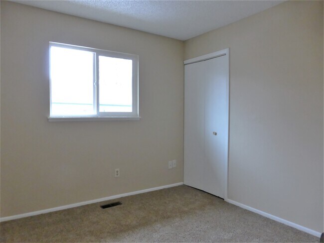 Building Photo - 1854 Saratoga Dr