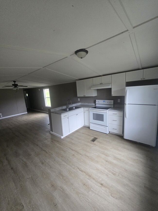 Building Photo - 36 Haney Park