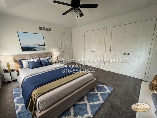 Foto del edificio - Creekwood Park: Unique Split-level Duplex ...