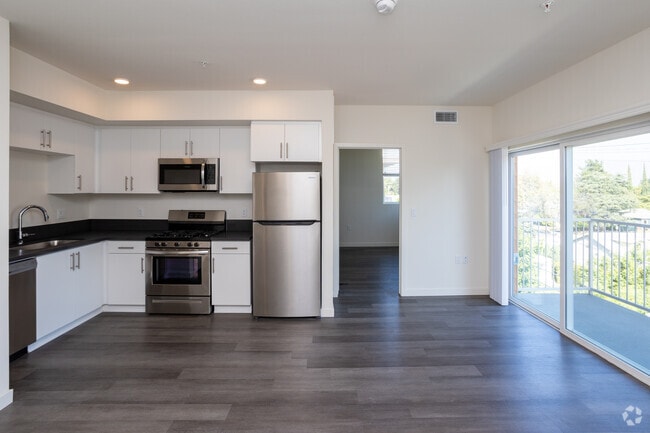 B Floor Plan, 1BR, 1BA - 584sqft - The Centennial