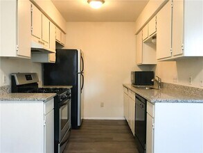 Building Photo - 1203 W 49th St