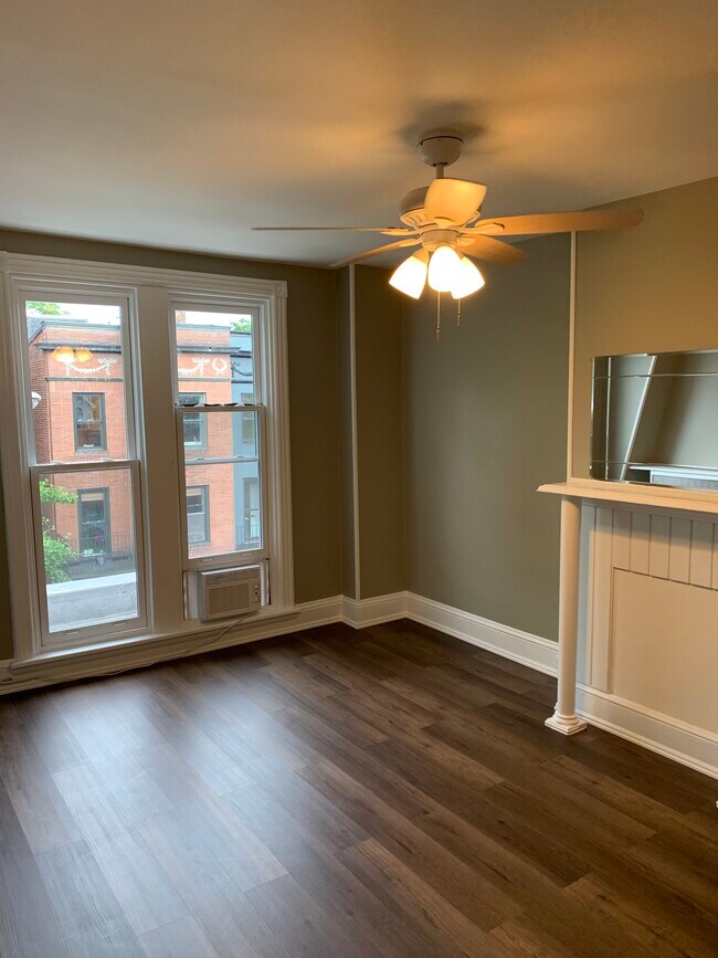 Sala de estar 1a - 1829 Swann St Northwest