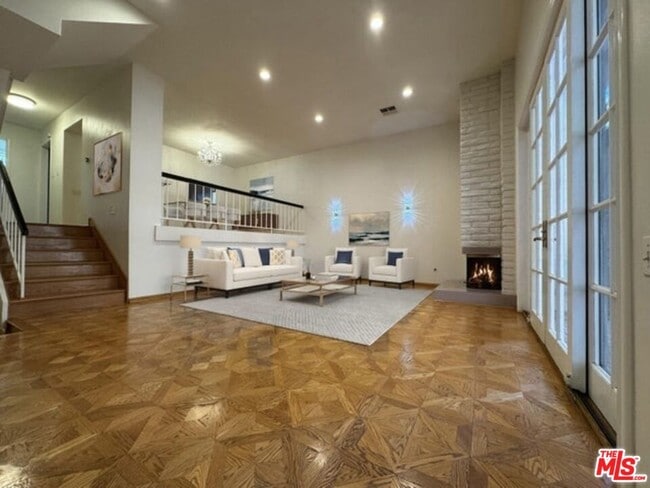 Foto del edificio - 5279 Newcastle Ave