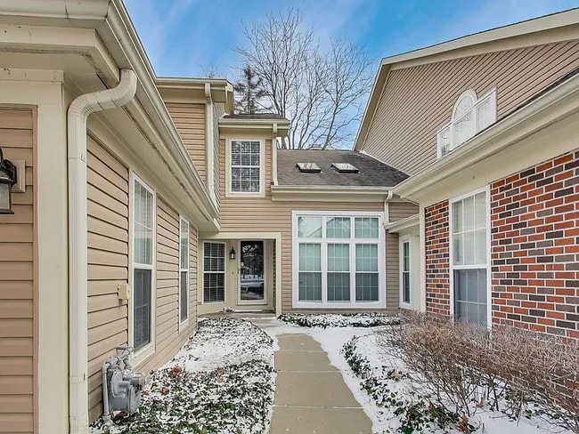 Foto del edificio - 716 Clover Hill Ct